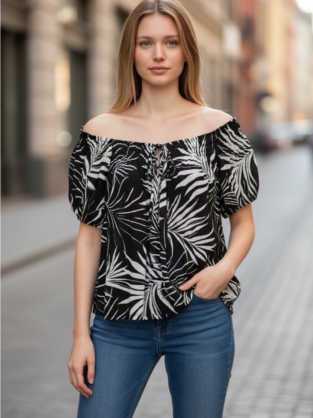 torrid Black & White Tropical Leaf Peasant Top – Size 00 – NWT